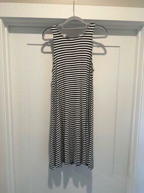 Old Navy Black & White Striped Sleeveless Midi Dress